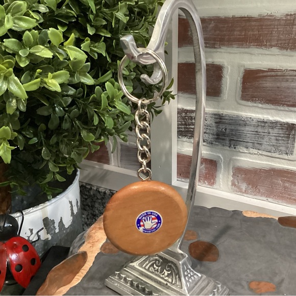 Vintage - Solid Wood & Metal - Lazer Carved - Concord New Hampshire Key Chain - Picture 5 of 8